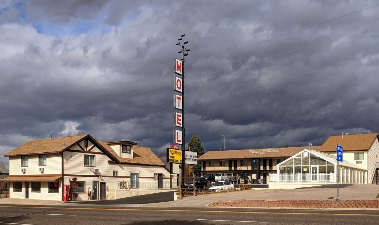 Aquarius Inn Bicknell Exteriér fotografie