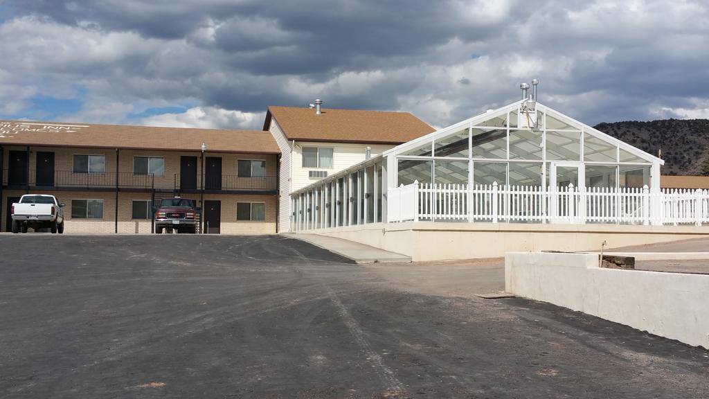 Aquarius Inn Bicknell Exteriér fotografie